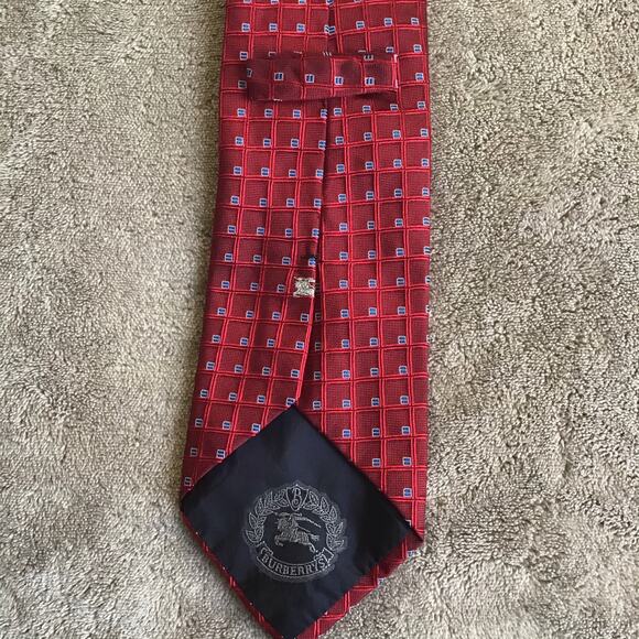 Burberrys Of London Men's Tie Red Check/Squares 100% Silk Made in Italy - Picture 5 of 6